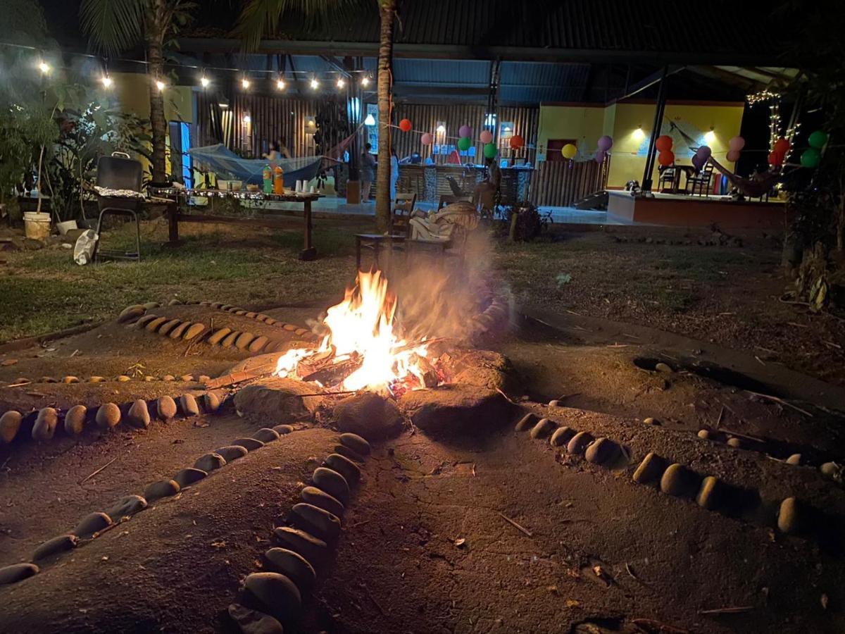 Luminosa Uvita Hostel Exteriör bild